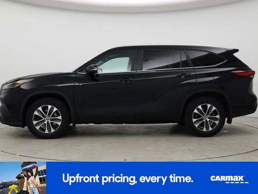 Black 2023 Toyota Highlander XLE