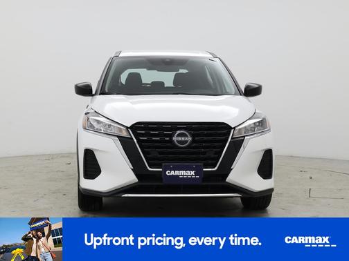 White 2022 Nissan Kicks S