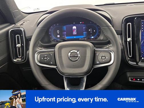 2023 Volvo XC40 B5 Plus Dark Theme