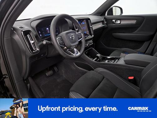 2023 Volvo XC40 B5 Plus Dark Theme