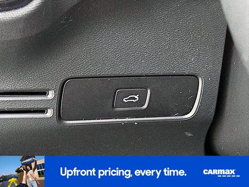 2023 Volvo XC40 B5 Plus Dark Theme