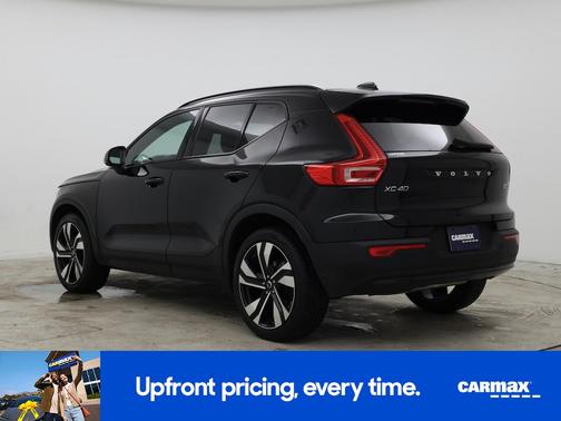 2023 Volvo XC40 B5 Plus Dark Theme