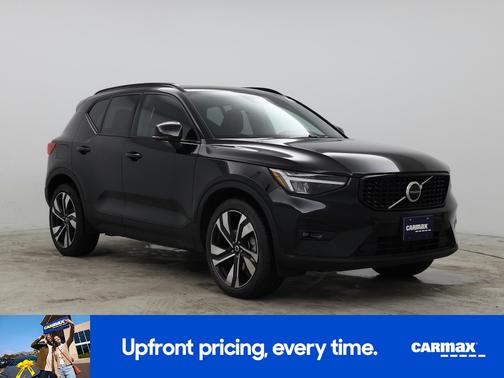 2023 Volvo XC40 B5 Plus Dark Theme