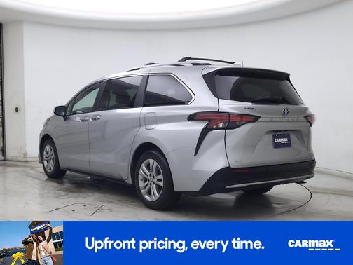 Silver 2022 Toyota Sienna Platinum