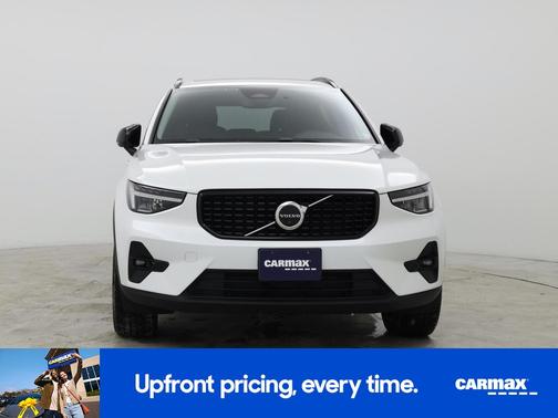 2023 Volvo XC40 B5 Plus Dark Theme