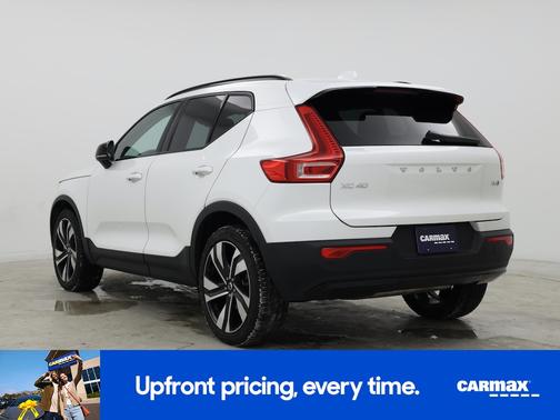 2023 Volvo XC40 B5 Plus Dark Theme