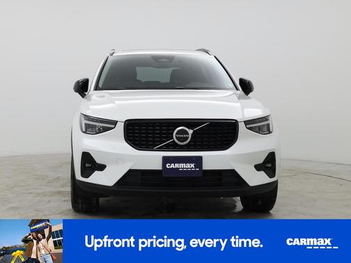 2023 Volvo XC40 B5 Plus Dark Theme