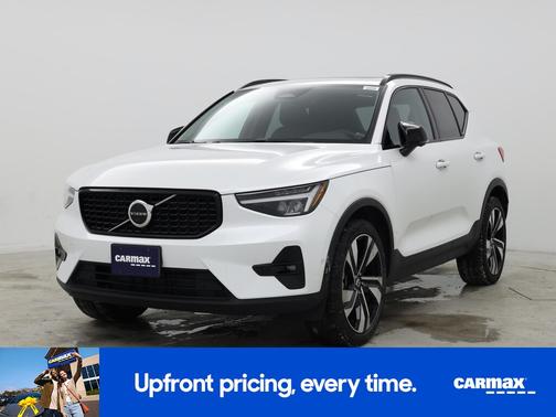 2023 Volvo XC40 B5 Plus Dark Theme
