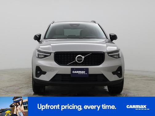 2023 Volvo XC40 B5 Plus Dark Theme
