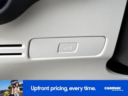 2023 Volvo XC40 B5 Plus Dark Theme