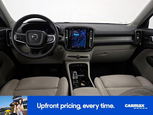 2023 Volvo XC40 B5 Plus Dark Theme