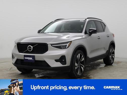 2023 Volvo XC40 B5 Plus Dark Theme