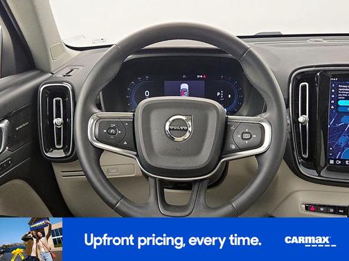 2023 Volvo XC40 B5 Plus Dark Theme