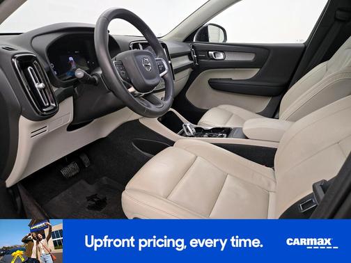 2023 Volvo XC40 B5 Plus Dark Theme