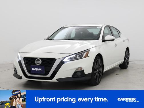 White 2019 Nissan Altima Platinum