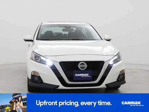 White 2019 Nissan Altima Platinum