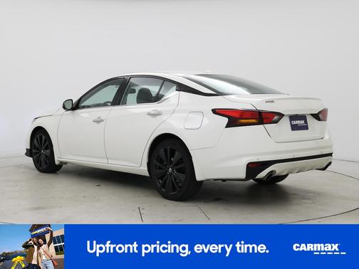 White 2019 Nissan Altima Platinum