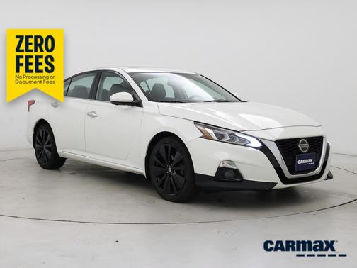 White 2019 Nissan Altima Platinum