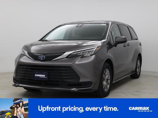 2022 Toyota Sienna LE
