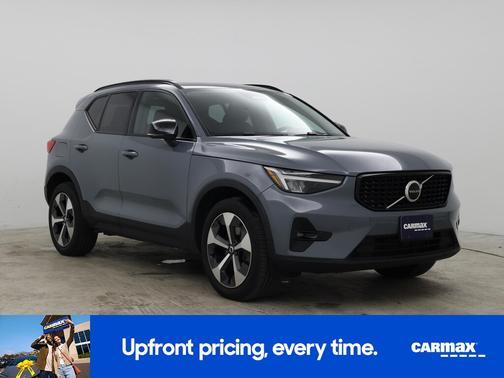 2023 Volvo XC40 B5 Plus Dark Theme