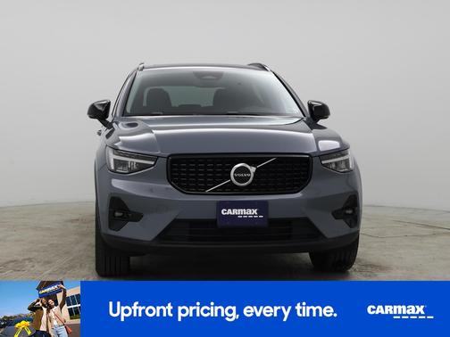 2023 Volvo XC40 B5 Plus Dark Theme