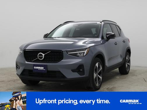2023 Volvo XC40 B5 Plus Dark Theme