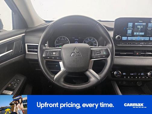 Black 2022 Mitsubishi Outlander SE