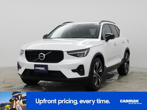 2023 Volvo XC40 B5 Plus Dark Theme