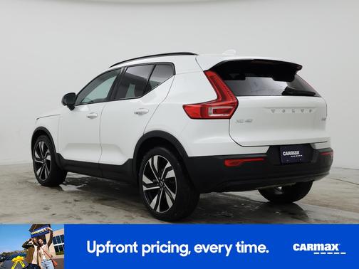 2023 Volvo XC40 B5 Plus Dark Theme