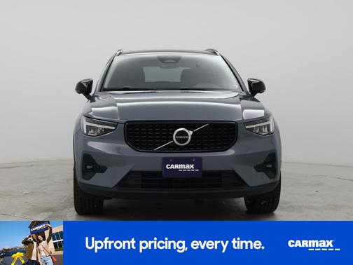 2023 Volvo XC40 B5 Plus Dark Theme