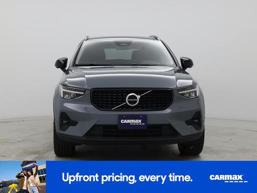2023 Volvo XC40 B5 Plus Dark Theme