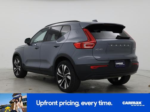 2023 Volvo XC40 B5 Plus Dark Theme
