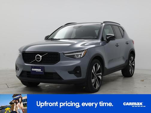 2023 Volvo XC40 B5 Plus Dark Theme