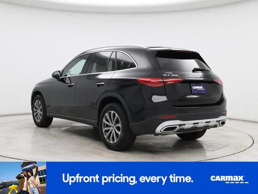 Black 2024 Mercedes-Benz GLC 300