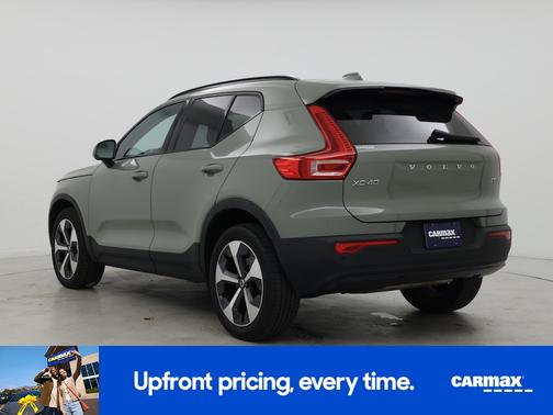 2023 Volvo XC40 B5 Plus Dark Theme