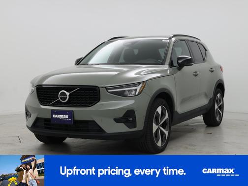 2023 Volvo XC40 B5 Plus Dark Theme