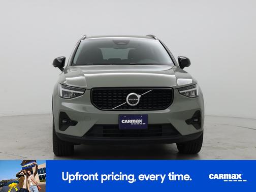 2023 Volvo XC40 B5 Plus Dark Theme