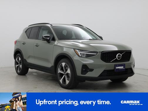 2023 Volvo XC40 B5 Plus Dark Theme