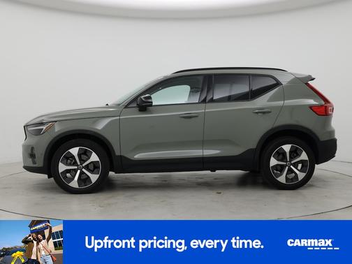 2023 Volvo XC40 B5 Plus Dark Theme