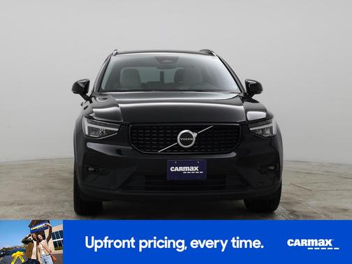 2023 Volvo XC40 B5 Plus Dark Theme