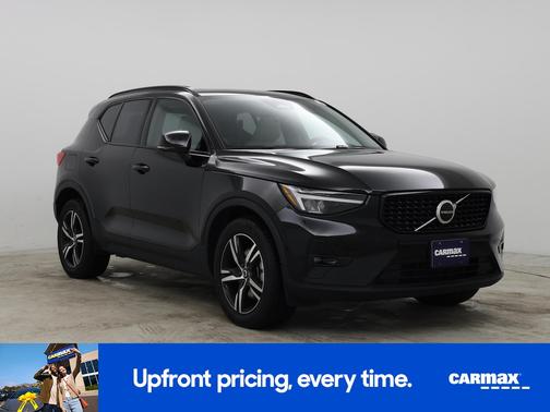 2023 Volvo XC40 B5 Plus Dark Theme