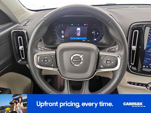 2023 Volvo XC40 B5 Plus Dark Theme