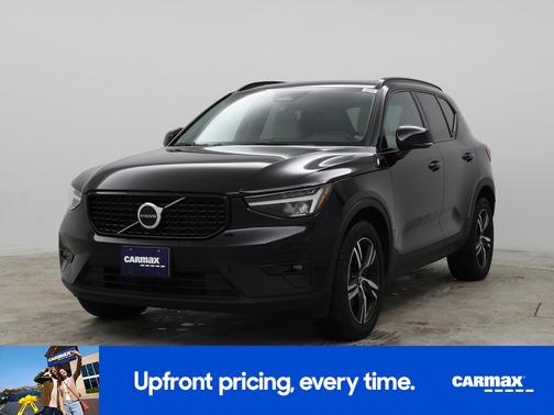 2023 Volvo XC40 B5 Plus Dark Theme