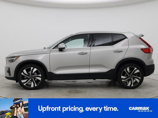 2023 Volvo XC40 B5 Plus Bright Theme