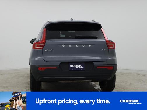 2023 Volvo XC40 B5 Plus Dark Theme