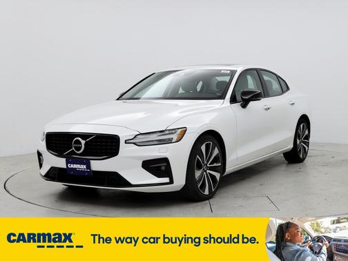 2022 Volvo S60 B5 Momentum