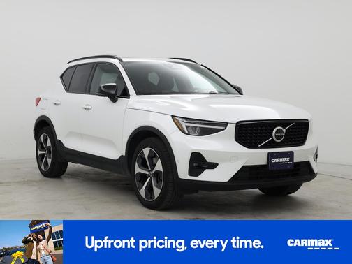 2023 Volvo XC40 B5 Plus Dark Theme
