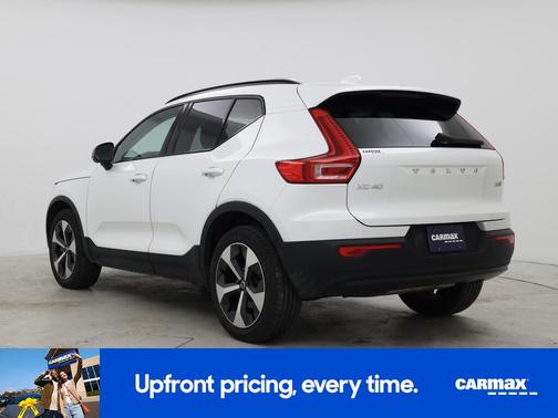 2023 Volvo XC40 B5 Plus Dark Theme