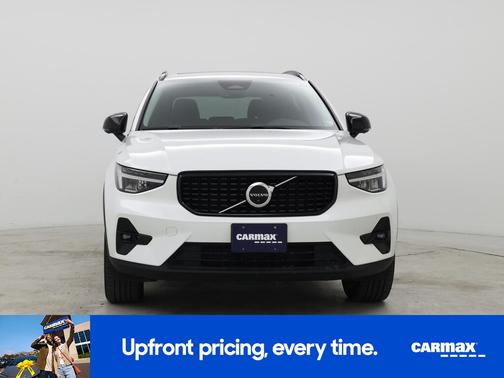2023 Volvo XC40 B5 Plus Dark Theme