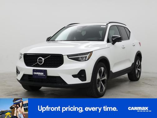 2023 Volvo XC40 B5 Plus Dark Theme